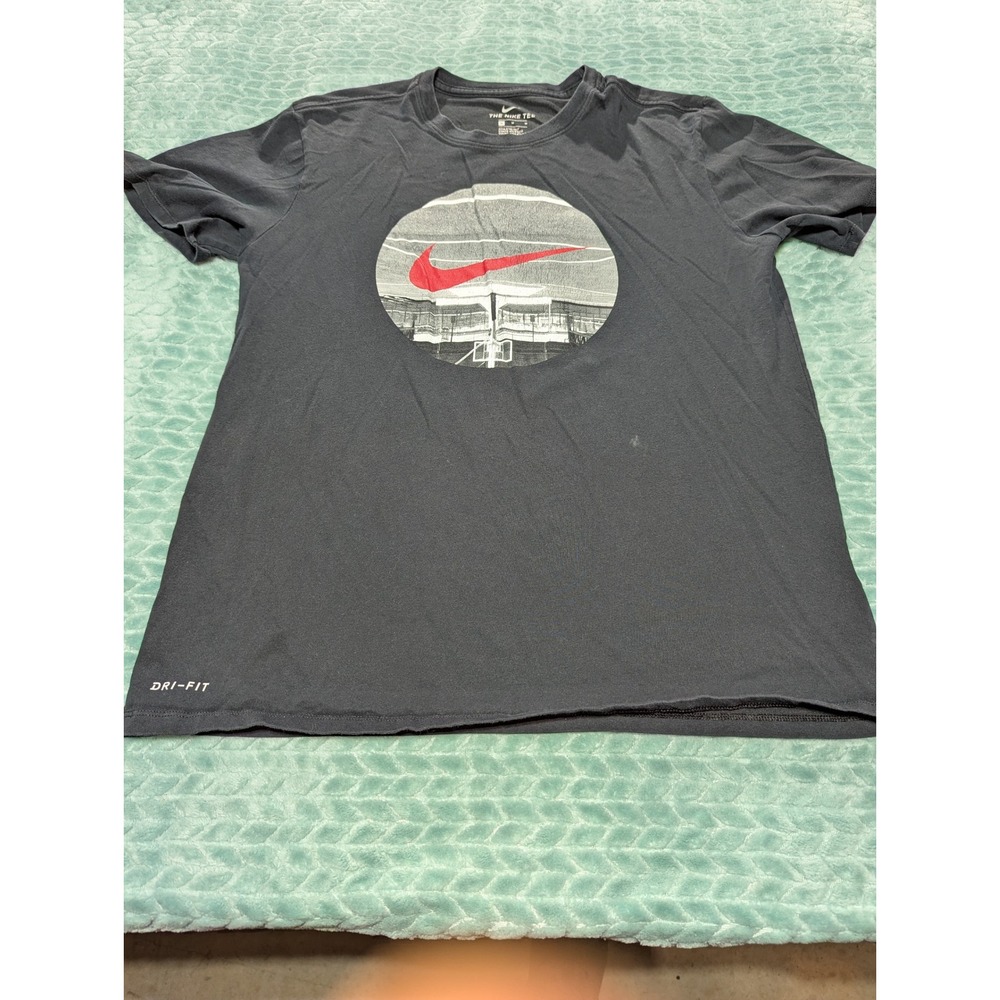 Nike Dri-FIT Basketball Graphic T-Shirt Mens Medium Black Red Swoosh‎
